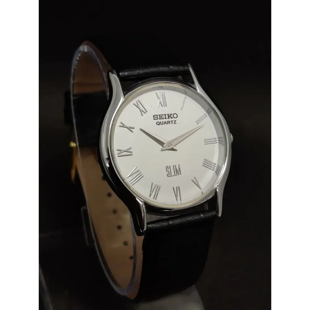Vintage Style Seiko Quartz Mens Silver Watch & Black accents W/ Leather Strap